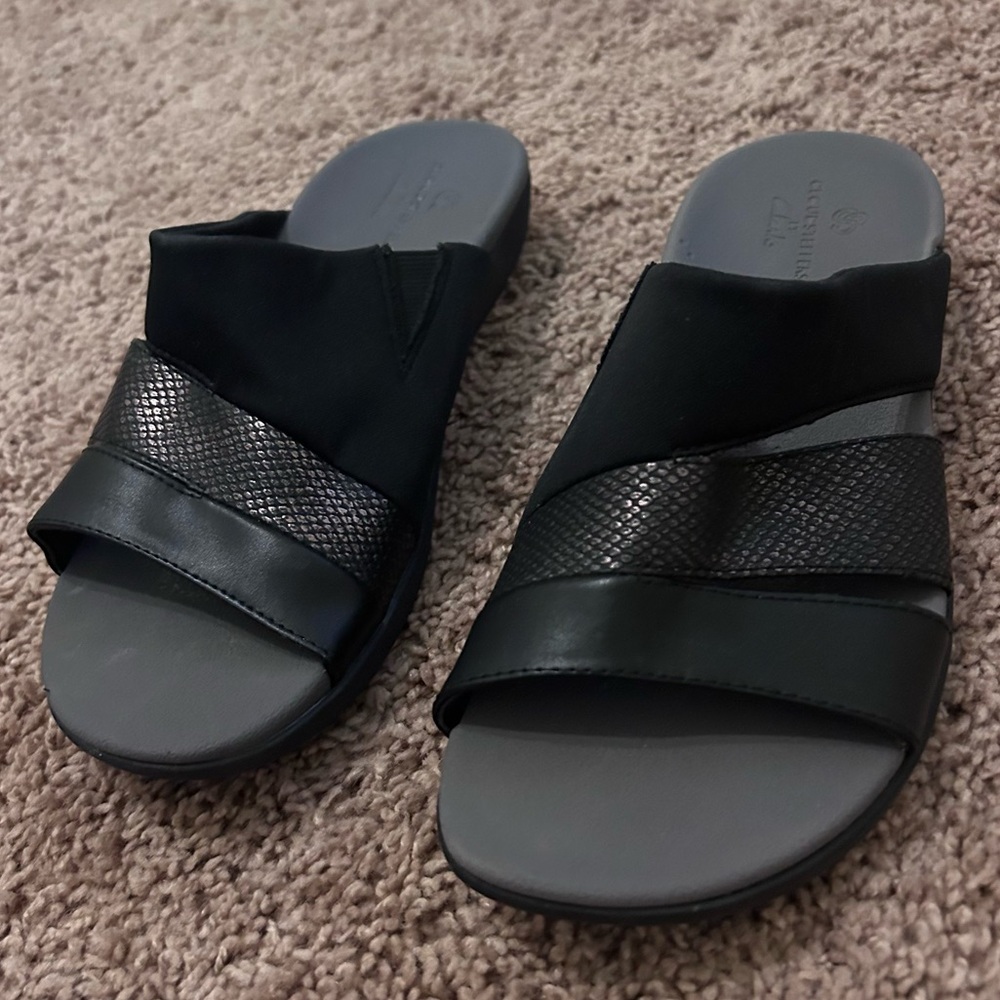 Clarks Black Sandals 8 Strappy Slip On
